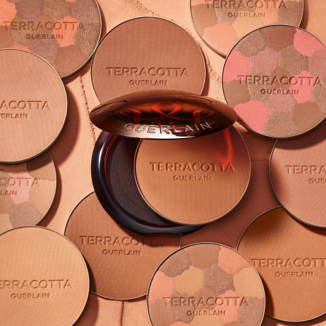 GUERLAIN Terracotta Flower Blossom - Das Puder Strahlender GUERLAIN Terracotta Flower Blossom - Das Puder Strahlender